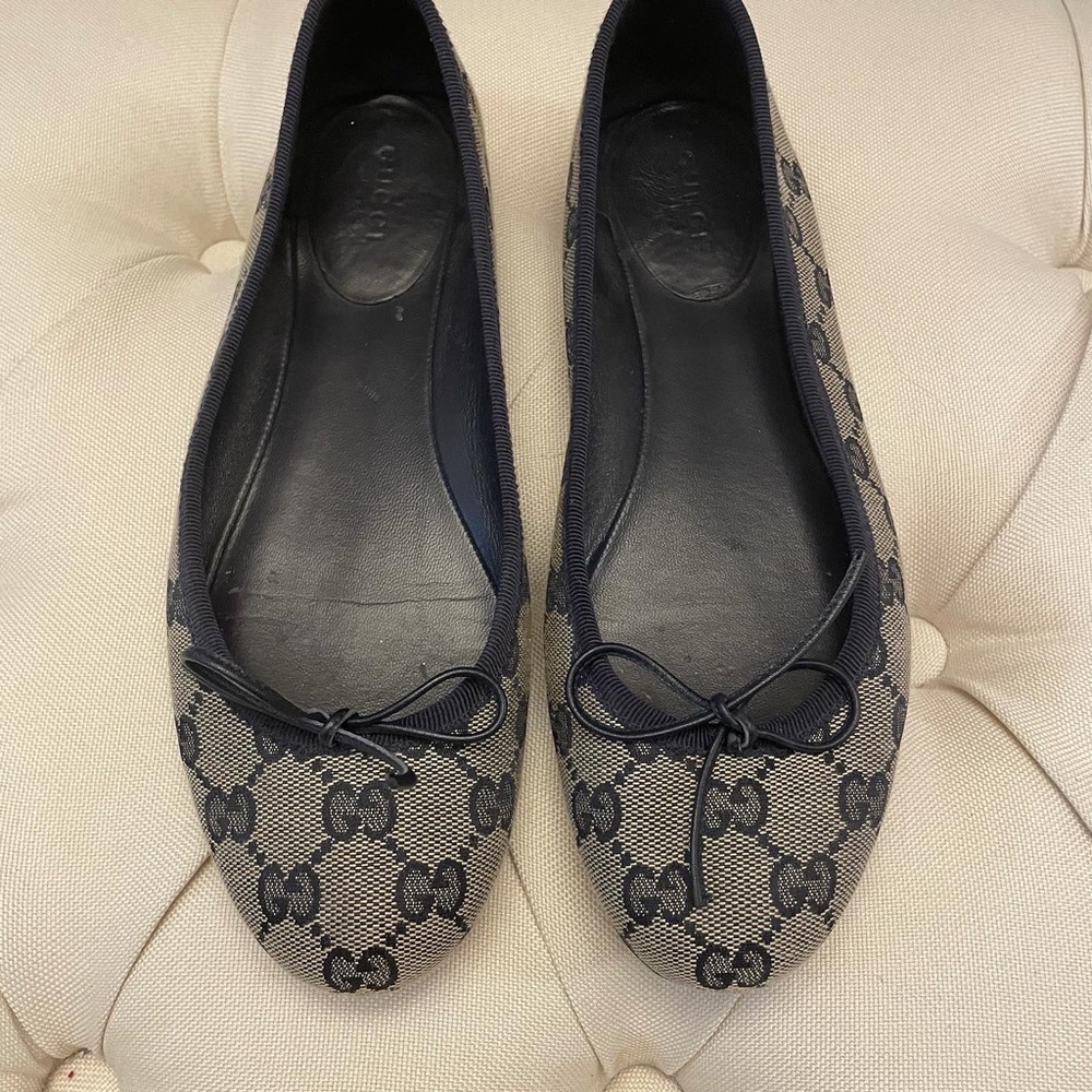 Authentic Gucci flats size 7.5